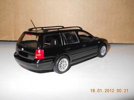 Прикрепленное изображение: Colobox_VW_Bora_Variant_Minichamps~02.jpg