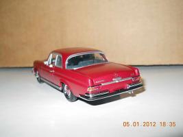 Прикрепленное изображение: Colobox_Mercedes-Benz_280SE_3-5_W111_Minichamps-MCW~03.jpg