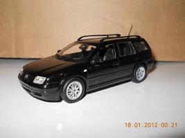 Прикрепленное изображение: Colobox_VW_Bora_Variant_Minichamps~01.jpg