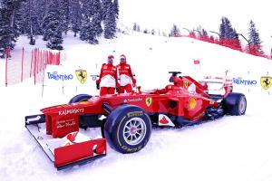 Прикрепленное изображение: ferrari_snow_alonso_massa_1_wrooom2013.jpg