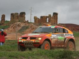 Прикрепленное изображение: mitsubishi_pajero-dakar-2006_r3.jpg.jpg