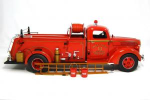 Прикрепленное изображение: 1940 Ford Fire Truck (6).JPG