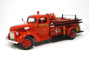 Прикрепленное изображение: 1940 Ford Fire Truck (1).JPG