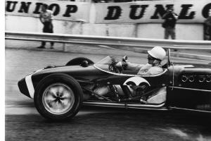 Прикрепленное изображение: stirling_moss__monaco_1961__by_f1_history-d5i3lty.jpg
