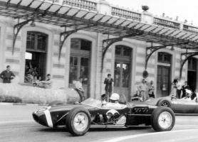 Прикрепленное изображение: F1 1961 Monaco GP - Stirling Moss (Lotus) 2.jpg