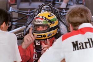 Прикрепленное изображение: ayrton_senna__1988__by_f1_history-d6akpm1.jpg