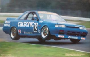Прикрепленное изображение: Nissan-Skyline-R31-GTS-R-Calsonic.jpg