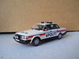 Прикрепленное изображение: Colobox_Volvo_240_Politi_Minichamps~01.jpg