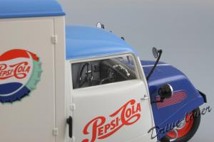 Прикрепленное изображение: Tempo Hanseat Kasten Minichamps 150099024_11.jpg