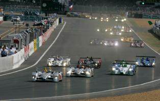 Прикрепленное изображение: fastback-24h-di-le-mans-2006-il-motore-diesel-conquista-la-prima-vittoria копия.jpg