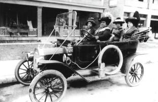 Прикрепленное изображение: Walker Fatherly car.jpg