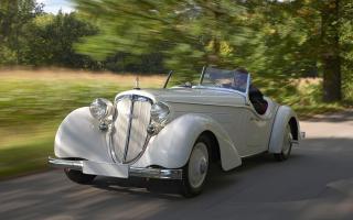 Прикрепленное изображение: 1935-Audi-225-Front-Roadster-Motion-1-1280x800.jpg