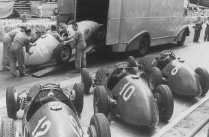 Прикрепленное изображение: 195220french20gp20-20ferrari20team.jpg