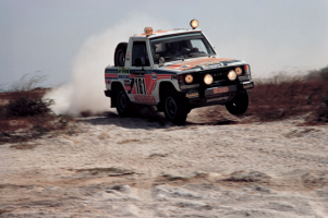 Прикрепленное изображение: 1983-Mitsubishi-Pajero-Dakar-01.png