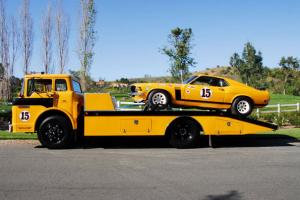 Прикрепленное изображение: Parnelli-Jones-Mustang-and-Transporter.jpg
