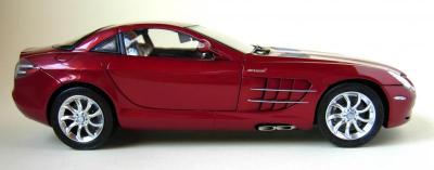 Прикрепленное изображение: CMC-M-045A-mercedes-Benz-SLR-McLaren-2003-Fabrice-Lachavanne.jpg