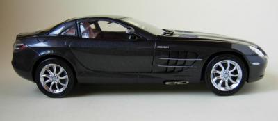 Прикрепленное изображение: CMC-M-045C-mercedes-Benz-SLR-McLaren-2003-Fabrice-Lachavanne.jpg