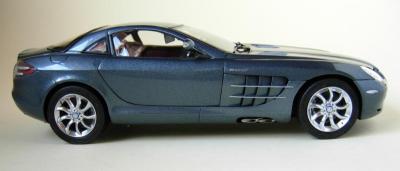 Прикрепленное изображение: CMC-M-045B-mercedes-Benz-SLR-McLaren-2003-Fabrice-Lachavanne.jpg