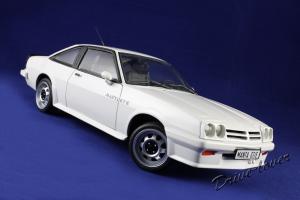 Прикрепленное изображение: Opel Manta GT-E Revell 08422_12.jpg