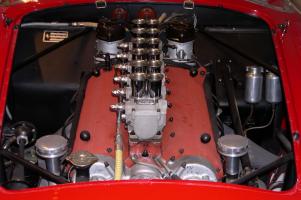 Прикрепленное изображение: 1958_Ferrari_250_Testa_Rossa_engine.jpg