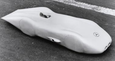 Прикрепленное изображение: Mercedes-Benz-Stromlinien-Rennwagen-2.jpg