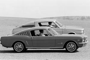 Прикрепленное изображение: 1965-plymouth-barracuda-with-1965-ford-mustang-fastback-side-view.jpg