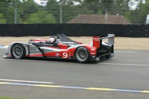 Прикрепленное изображение: Audi-R15-TDI-winner-at-2010-Le-Mans-24h-1068198931.jpg