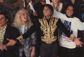 Прикрепленное изображение: We-are-the-world-michael-jackson-10553179-800-544-600x408.jpg