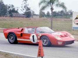 Прикрепленное изображение: 1965_Ford_GT40X12.jpg