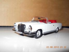 Прикрепленное изображение: Colobox_Mercedes-Benz_280SE_Cabrio_W111_Minichamps~02.jpg