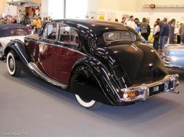 Прикрепленное изображение: jaguar-mk-v-saloon-04.jpg