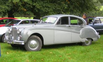 Прикрепленное изображение: 20080824221559Jaguar_Mark_VIII_in_Hertfordshire.jpg