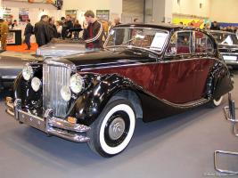 Прикрепленное изображение: jaguar-mk-v-saloon-05.jpg