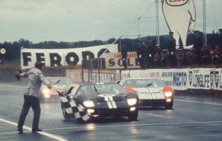 Прикрепленное изображение: FordGT40-2-victoire.jpg