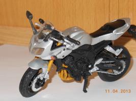 Прикрепленное изображение: yamaha FZ-11.jpg