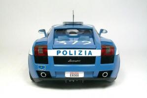 Прикрепленное изображение: autoart-lamborghini-gallardo-polizia-police-bleu-et-blanc-aa74576,697-120426145410-p1.jpg