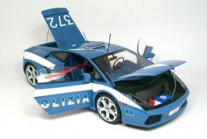Прикрепленное изображение: autoart-lamborghini-gallardo-polizia-police-bleu-et-blanc-aa74576,697-120426145428-p1.jpg