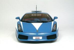 Прикрепленное изображение: autoart-lamborghini-gallardo-polizia-police-bleu-et-blanc-aa74576,697-120426145434-p1.jpg
