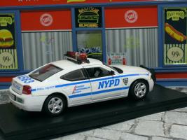 Прикрепленное изображение: DODGE CHARGER nypd 2006 P1010233.jpg