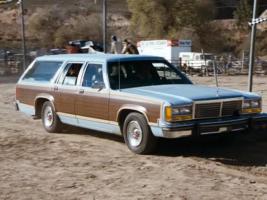 Прикрепленное изображение: 19063---1-18-1979-ford-ltd-country-squire---midnight-blue-w-wood-paneling-original.jpg