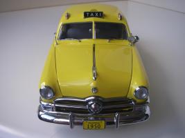 Прикрепленное изображение: Ford Deluxe Fordor Sedan 1950 (Precision Miniatures) (11).JPG