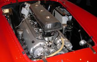 Прикрепленное изображение: 1954_Ferrari_375_Plus_engine.jpg
