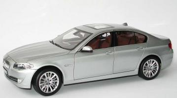 Прикрепленное изображение: 1zu18_BMW_5er_550i_F10_titansilbermet_BMW_Norev_80432158011_20085_01.JPG