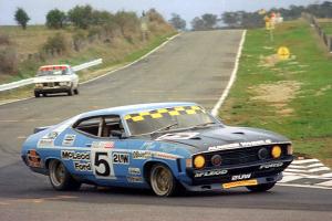Прикрепленное изображение: Kevin-Bartlett-Bathurst-Falcon-1422.jpg