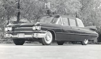 Прикрепленное изображение: 1959 Cadillac Bubble-Top 01.jpg