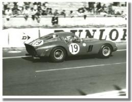 Прикрепленное изображение: l_1962-vintage-photo-ferrari-250-gto-le-mans-noblet.jpg