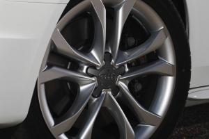 Прикрепленное изображение: 2009audis4-13.jpg