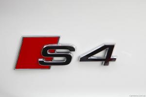 Прикрепленное изображение: 2009audis4-badge.jpg