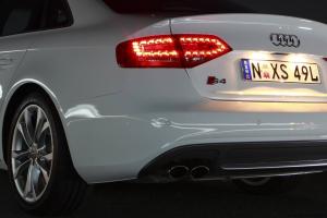 Прикрепленное изображение: 2009audis4-4.jpg