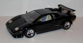Прикрепленное изображение: 1988_Lamborghini_Countach_LP_500S_1_24__Bburago__1.JPG